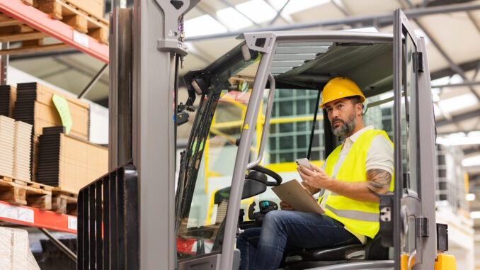 Sicher arbeiten mit Gabelstaplern